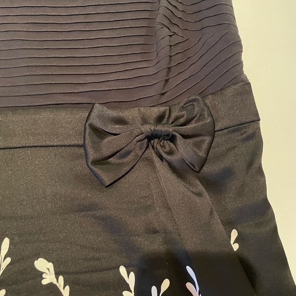 Beautiful black and white BeBe top - Picture 4 of 5